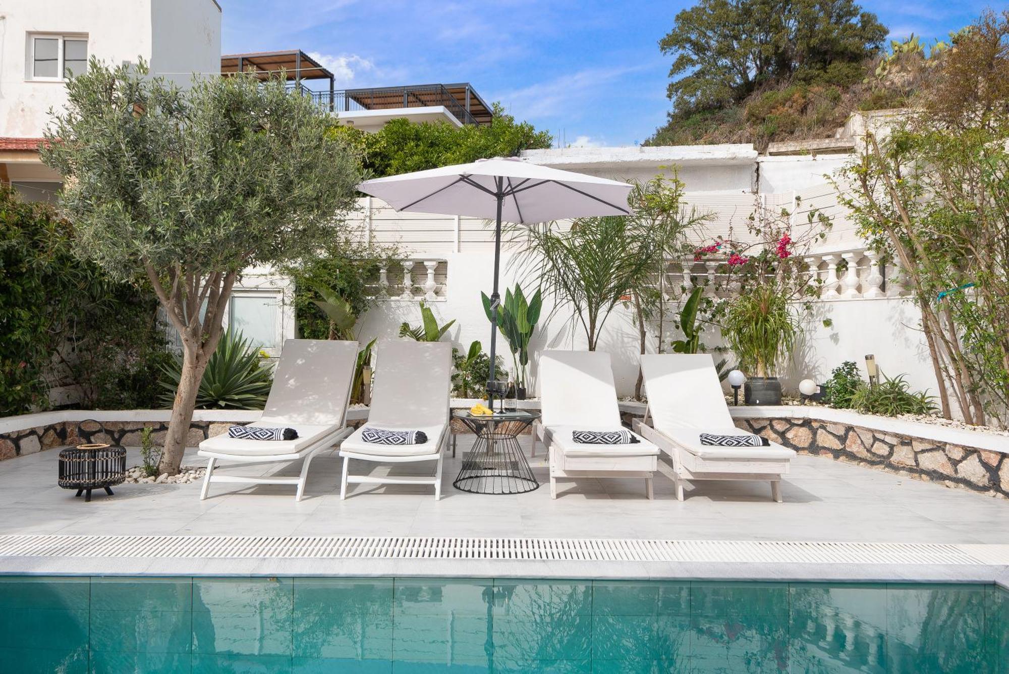 Mikaela's Pool House *