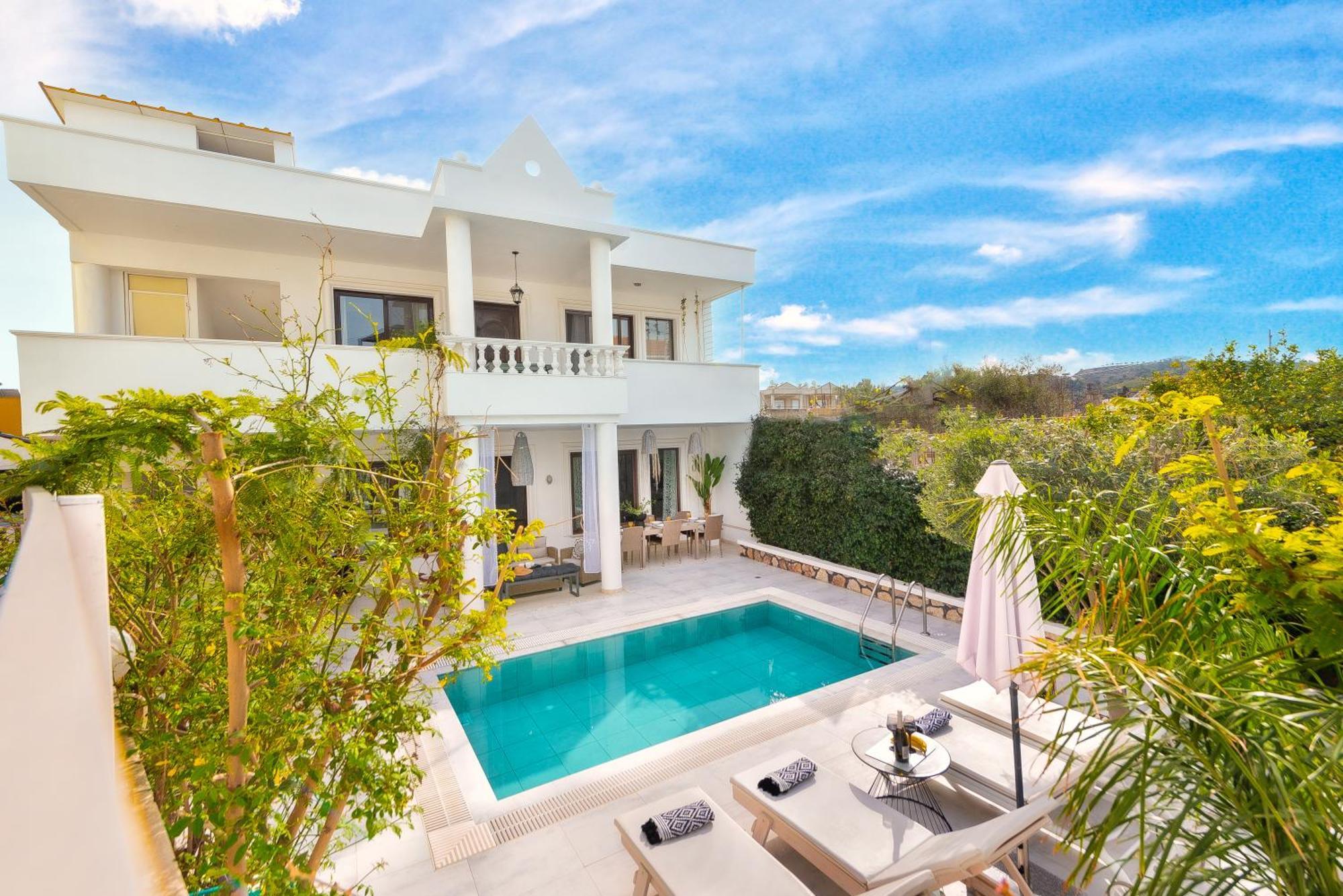 Mikaela's Pool House Villa
